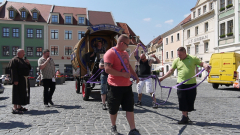 p1270284-loeber-bierwagenziehen-2013_02