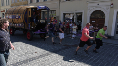 p1270293-loeber-bierwagenziehen-2013_02