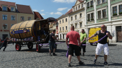 p1270297-loeber-bierwagenziehen-2013_02