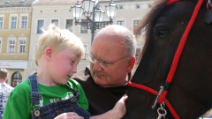 p1270230-loeber-bierwagenziehen-2013_02