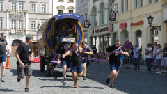 p1270345-loeber-bierwagenziehen-2013_02