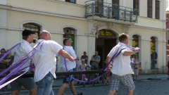 p1270358-loeber-bierwagenziehen-2013_02