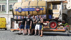 p1270377-loeber-bierwagenziehen-2013_02